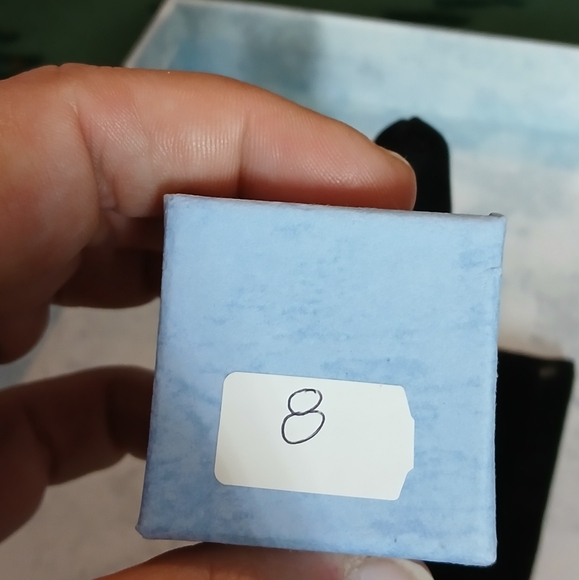 Elegant Silver and Blue Gemstone Ring - Picture 6 of 7